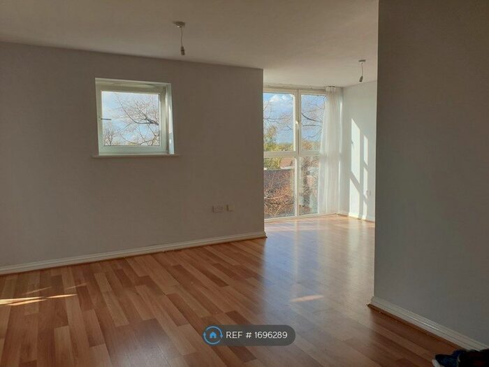 2 Bedroom Flat To Rent In Copper Place, Manchester, M14