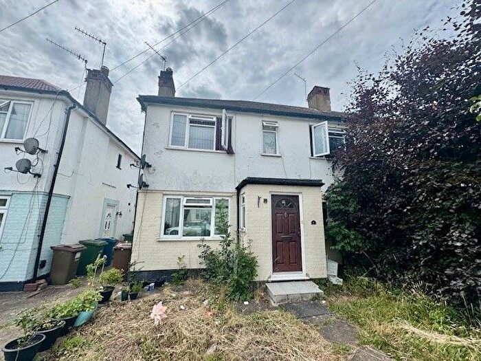 2 Bedroom Maisonette For Sale In Fairfield Drive, Harrow, HA2