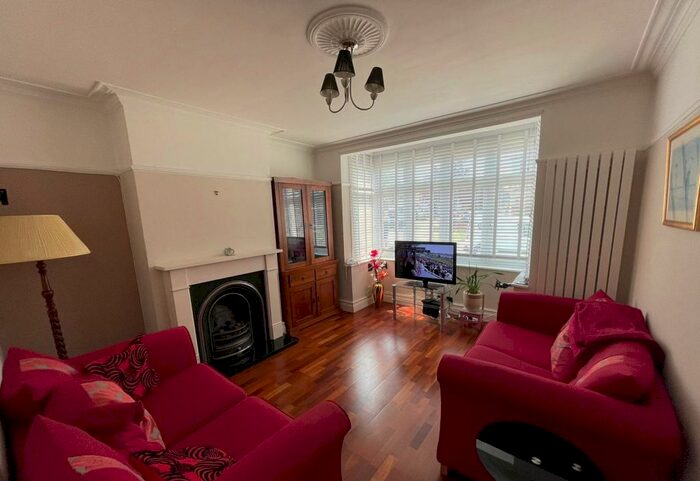 3 Bedroom House To Rent In Edward Avenue, South Chingford, London, E4