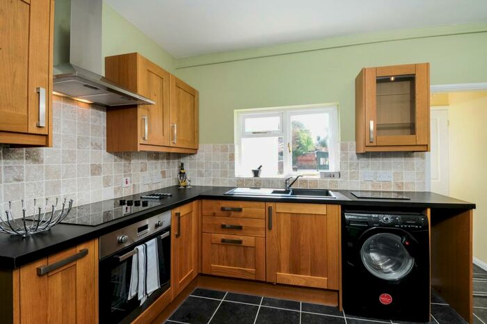 2 Bedroom End Of Terrace House To Rent In Henley-on-thames, Oxfordshire, RG9