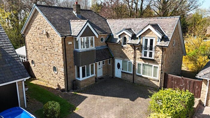 4 Bedroom Detached House For Sale In Olde Stoneheath Court, Long Lane, Heath Charnock, PR6