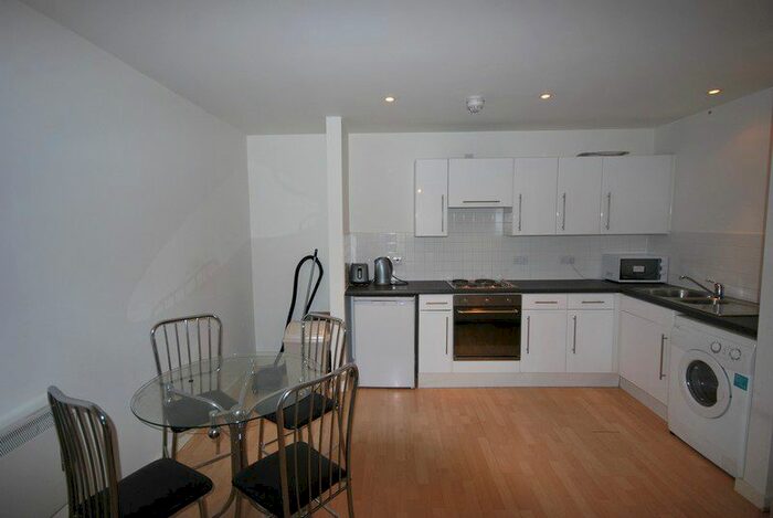 2 Bedroom Flat To Rent In Quay, Manchester, M5
