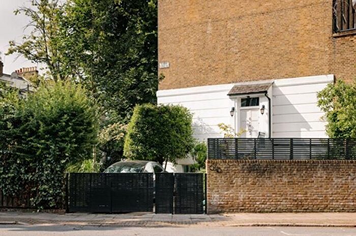 2 Bedroom Flat To Rent In Morton Road, Islington, N1