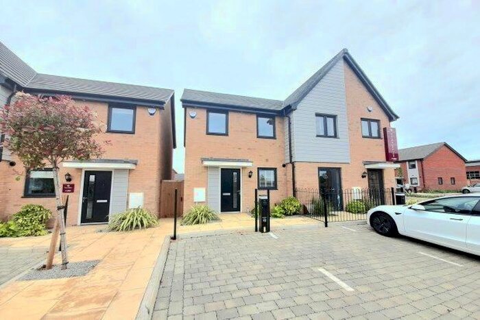 2 Bedroom Semi-Detached House To Rent In Bengrove, Milton Keynes, MK12