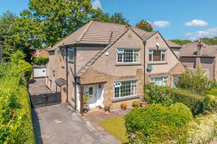 3 Bedroom Semi Detached House For Sale In Woodland Crescent, Bradford, West Yorkshire, BD9