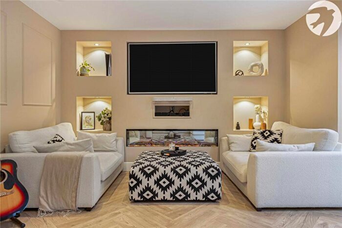 3 Bedroom End Of Terrace House For Sale In Sword Grove, Wainscott, Rochester, Kent, ME3