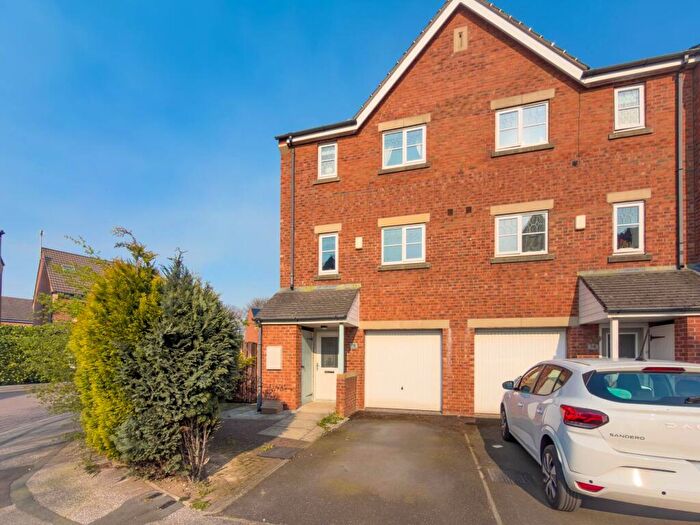 4 Bedroom Semi Detached House For Sale In Burnley`s Mill Road, Gomersal, BD19