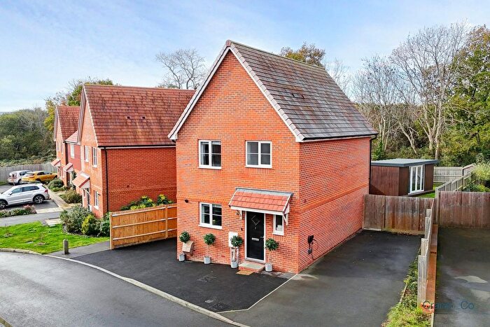 3 Bedroom Detached House For Sale In Sail Street, Hailsham, BN27