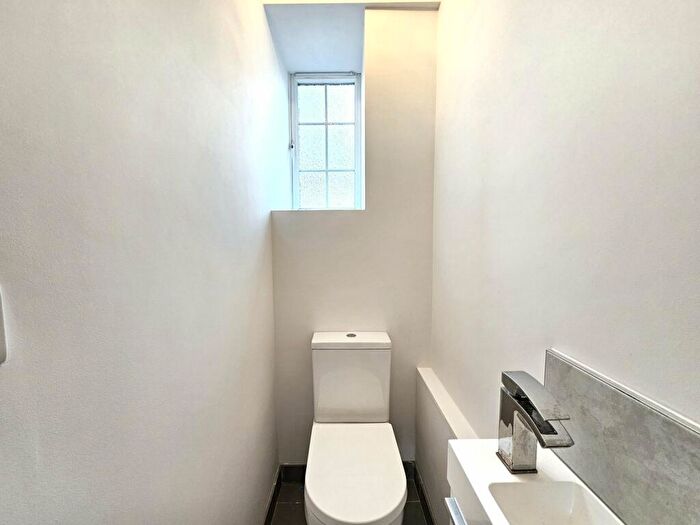 3 Bedroom Flat To Rent In Sheldon Avenue, London, N2