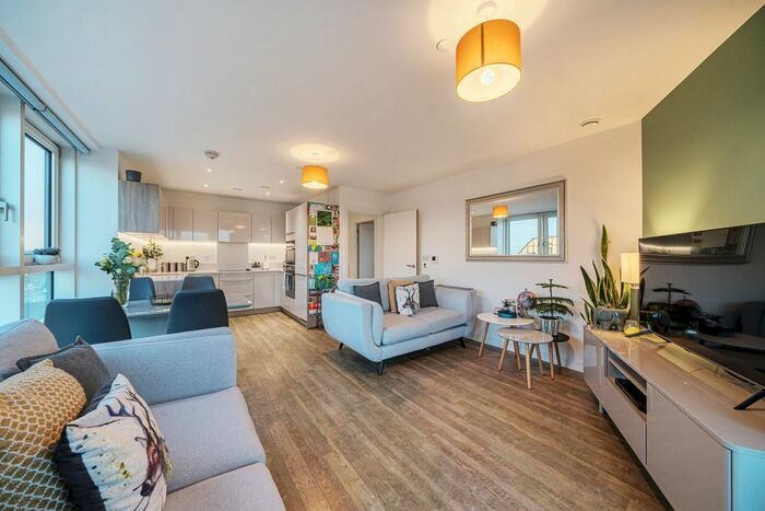 3 Bedroom Flat To Rent In Telegraph Avenue, London, SE10