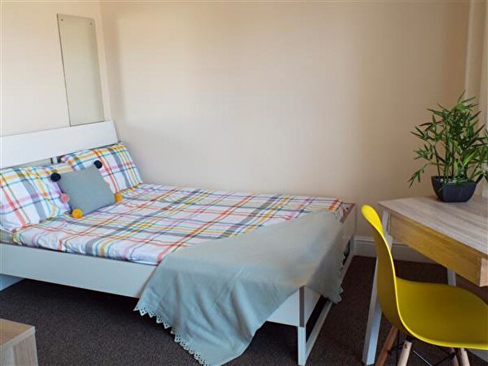5 Bedroom Terraced House To Rent In Carholme Road - Bed, LN1