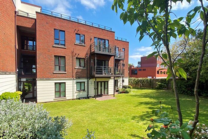 2 Bedroom Flat To Rent In High Road, London, E18