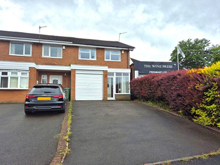 3 Bedroom Semi-Detached House To Rent In Fieldfare Road, Stourbridge, DY9