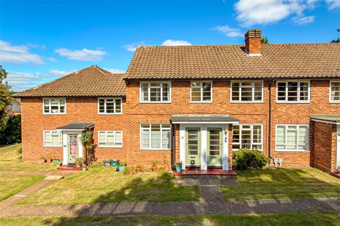 2 Bedroom Maisonette For Sale In The Lawns, Mount Pleasant, St. Albans, Hertfordshire, AL3