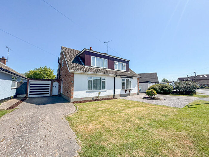 3 Bedroom Semi-Detached House For Sale In Leamington Road, Hockley, SS5