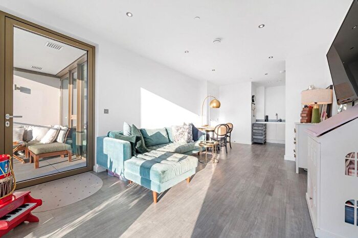 1 Bedroom Flat For Sale In Stockwell Road, SW9