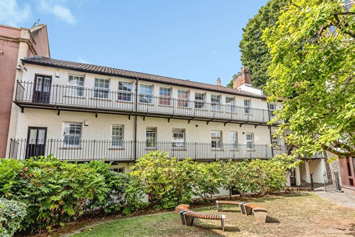 2 Bedroom Flat For Sale In Christmas Street, Bristol, BS1