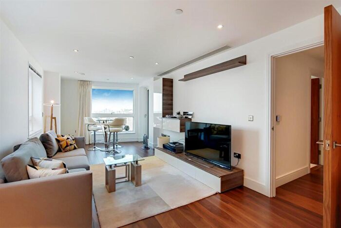 3 Bedroom Apartment To Rent In Talisman Tower, Canary Wharf, E14