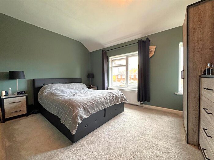 3 Bedroom Semi-Detached House For Sale In Shirecroft Road, Weymouth, DT4 - Photo 6