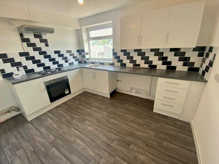 2 Bedroom Flat To Rent In Pentregethin Road, Cwmbwrla, Swansea, SA5