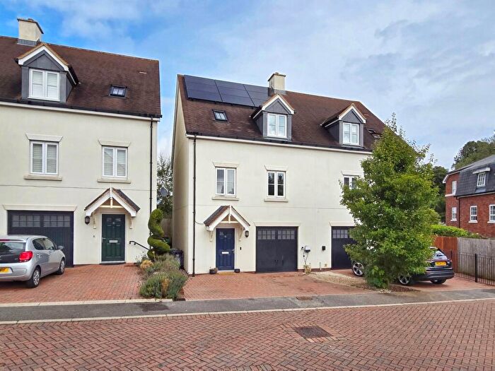 4 Bedroom Town House For Sale In Colston Rise, Ampthill, Bedfordshire, MK45