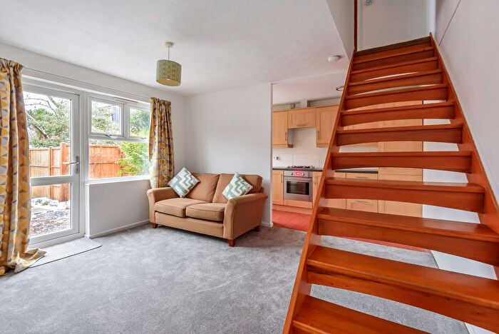 1 Bedroom Semi-Detached House To Rent In St. Pauls Terrace, London, SE17