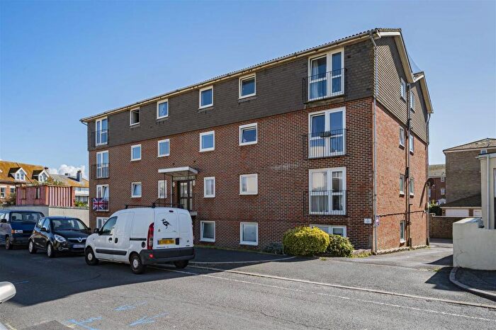 2 Bedroom Flat For Sale In St. Johns Road, Seaford, BN25