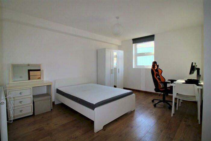 Studio To Rent In Hoe Street, Walthamstow, E17