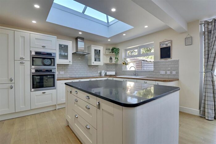 3 Bedroom Semi-Detached House For Sale In Court Lane, Portsmouth, PO6