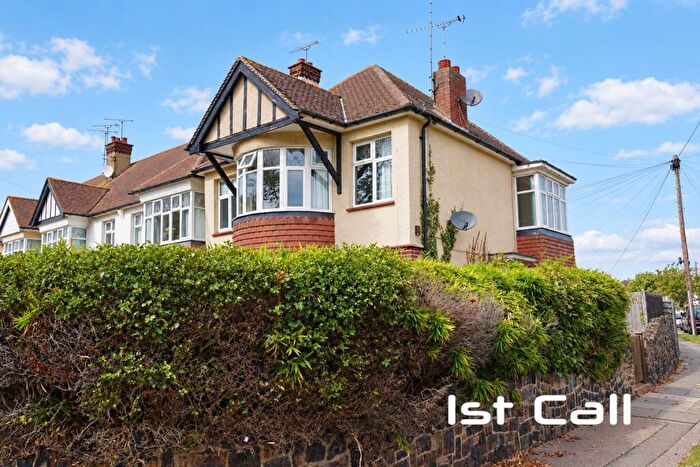 2 Bedroom Flat For Sale In Northumberland Crescent, Southend On Sea, SS1