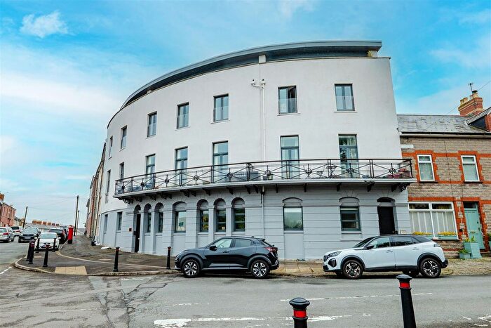 1 Bedroom Flat For Sale In Queens Road, Penarth, CF64