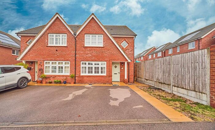 3 Bedroom House For Sale In Rieth Close, Hinckley, LE10