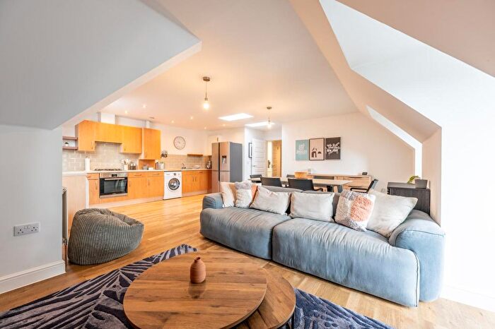 2 Bedroom Flat To Rent In Oakdene, Sandringham Road, Southampton, SO18