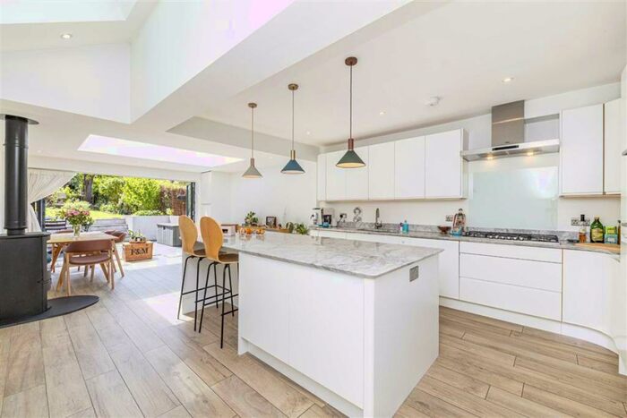 5 Bedroom House To Rent In Charlton Lane, Charlton, SE7