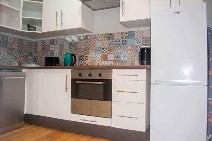 2 Bedroom Flat To Rent In Lochrin Buildings, Tollcross, Edinburgh, EH3