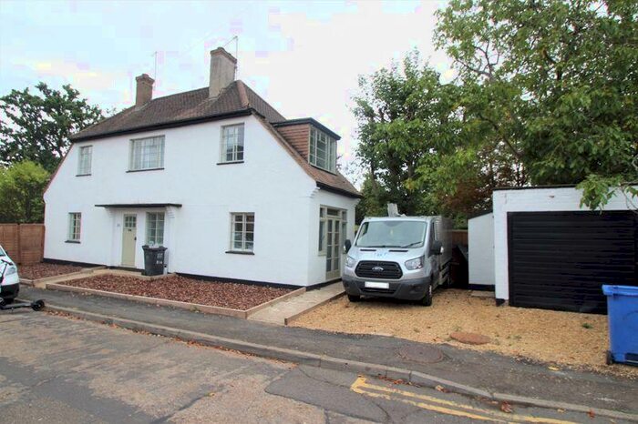 3 Bedroom Detached House To Rent In Fernleigh Court, Harrow, HA2