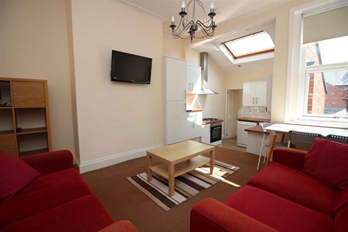 3 Bedroom Flat To Rent In Albemarle Ave, High West Jesmond, Newcastle Upon Tyne, NE2