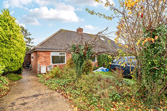 3 Bedroom Bungalow For Sale In Tynley Grove, Jacob's Well, Guildford, GU4