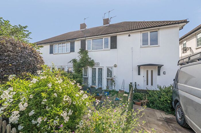 2 Bedroom Maisonette For Sale In Mera Drive, Bexleyheath, Kent, DA7