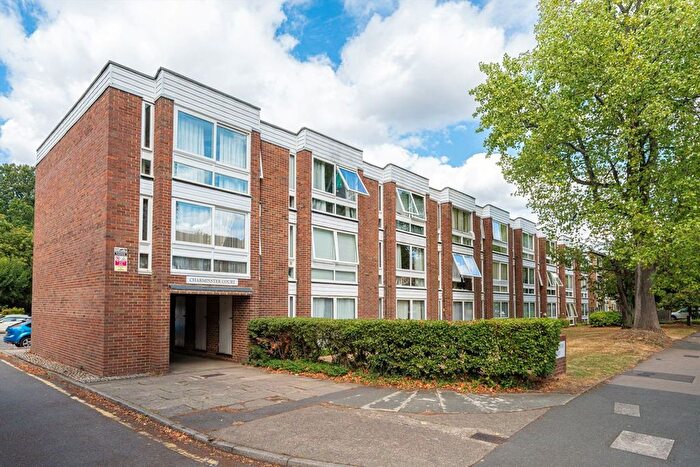 1 Bedroom Flat To Rent In Lovelace Gardens, Surbiton, KT6