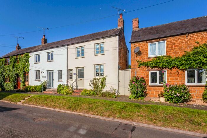 3 Bedroom End Of Terrace House For Sale In St. Thomas Street, Deddington, OX15