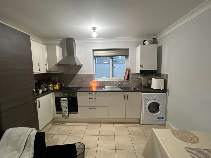 2 Bedroom Flat To Rent In St. Helens Avenue, Swansea, SA1