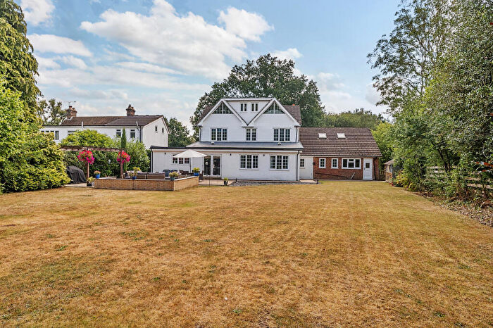 6 Bedroom Detached House For Sale In Smarts Heath Road, Woking, GU22