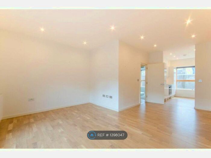 3 Bedroom Flat To Rent In Eva Apartments, London, E10