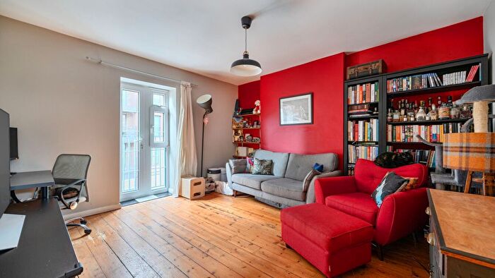 2 Bedroom Flat For Sale In London Bd, London, E1