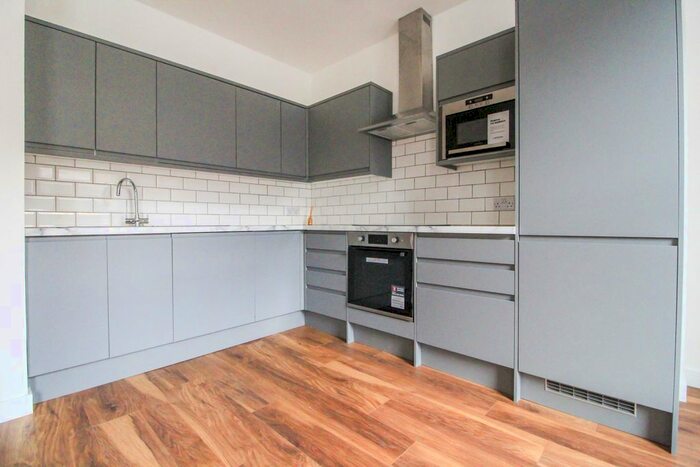 2 Bedroom Flat To Rent In High Road, Wood Green, London, N22