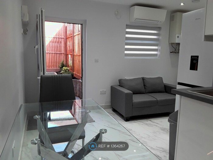 1 Bedroom Flat To Rent In Brookside Road, London, NW11