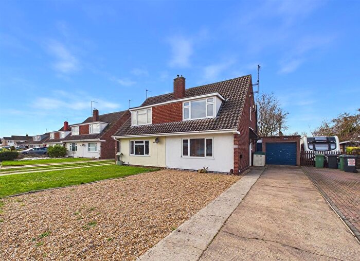 3 Bedroom Semi Detached House For Sale In Gilpin Avenue, Hucclecote, Gloucester, GL3