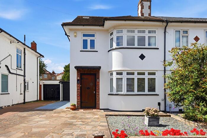 4 Bedroom Semi-Detached House For Sale In Onslow Gardens, South Woodford, Redbridge, London, E18