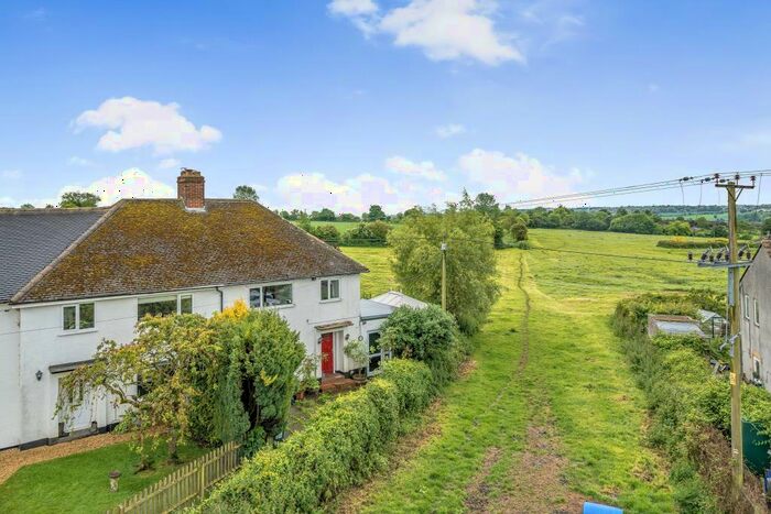 4 Bedroom Semi-Detached House For Sale In Somerton, Oxfordshire, OX25